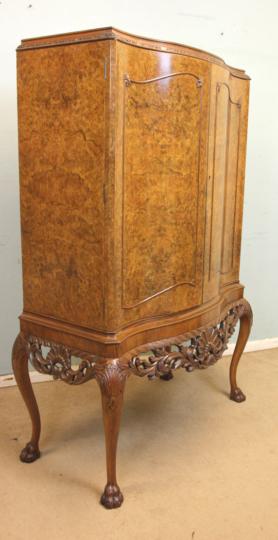 11267r3 Antique Burr Walnut Cocktail Drinks Cabinet, Antique Queen Anne Style Burr Walnut Cocktail Drinks Cabinet.