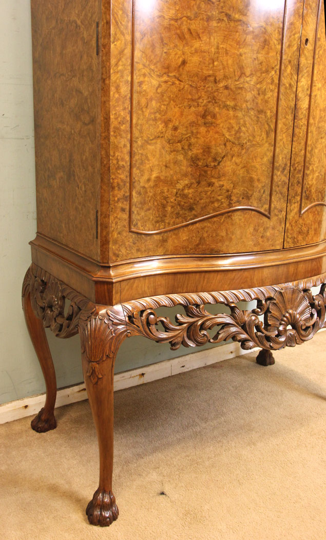 11267r4 Antique Burr Walnut Cocktail Drinks Cabinet, Antique Queen Anne Style Burr Walnut Cocktail Drinks Cabinet.