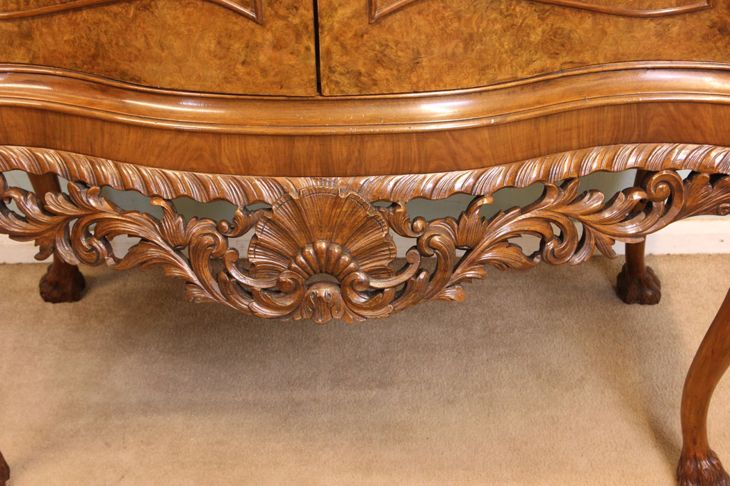 11267r5 Antique Burr Walnut Cocktail Drinks Cabinet, Antique Queen Anne Style Burr Walnut Cocktail Drinks Cabinet.
