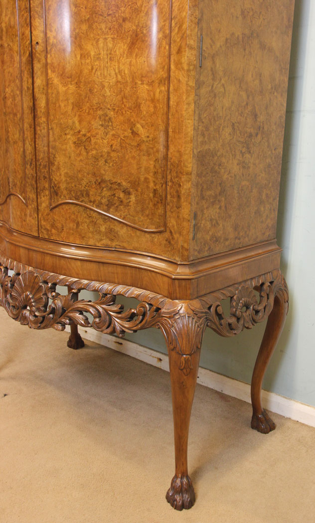 11267r7 Antique Burr Walnut Cocktail Drinks Cabinet, Antique Queen Anne Style Burr Walnut Cocktail Drinks Cabinet.