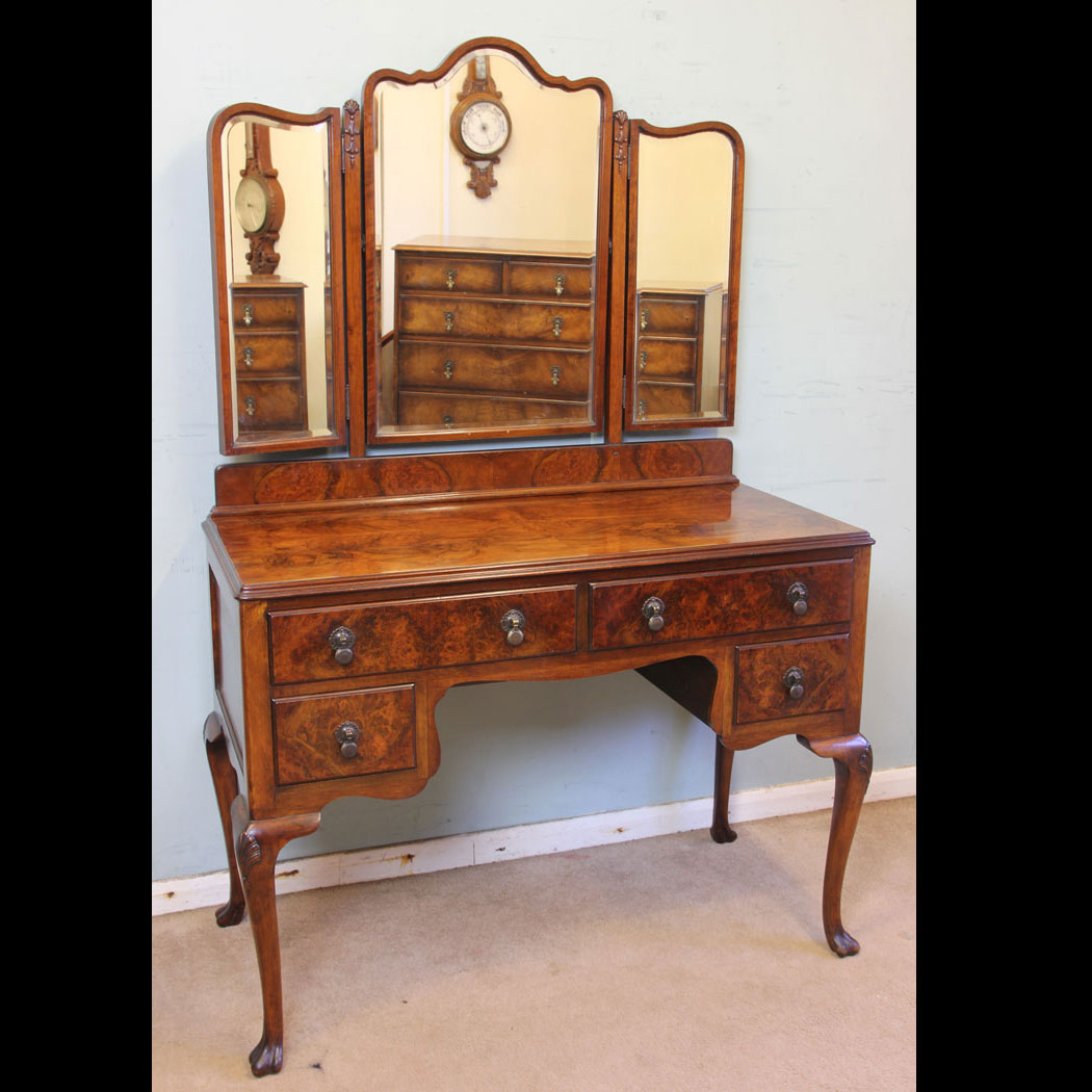 11281r01 Antique Burr Walnut Dressing Table, Queen Anne Style Burr Walnut Triple Mirror Dressing Table
