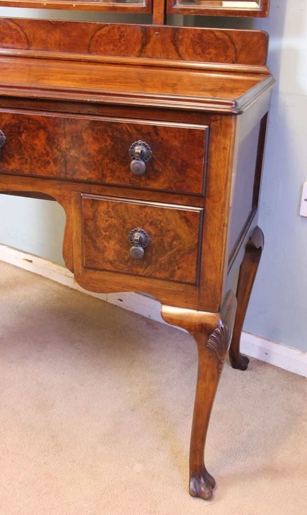 11281r5 Antique Burr Walnut Dressing Table, Antique Queen Anne Style Burr Walnut Triple Mirror Dressing Table