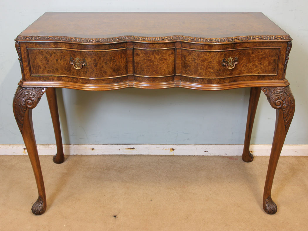 11285r11 Antique Burr Walnut Side Table, Serpentine Front Burr Walnut Side Table