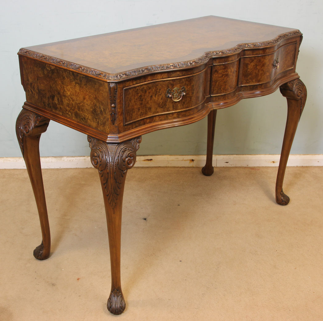 11285r3 Antique Burr Walnut Side Table, Serpentine Front Burr Walnut Side Table