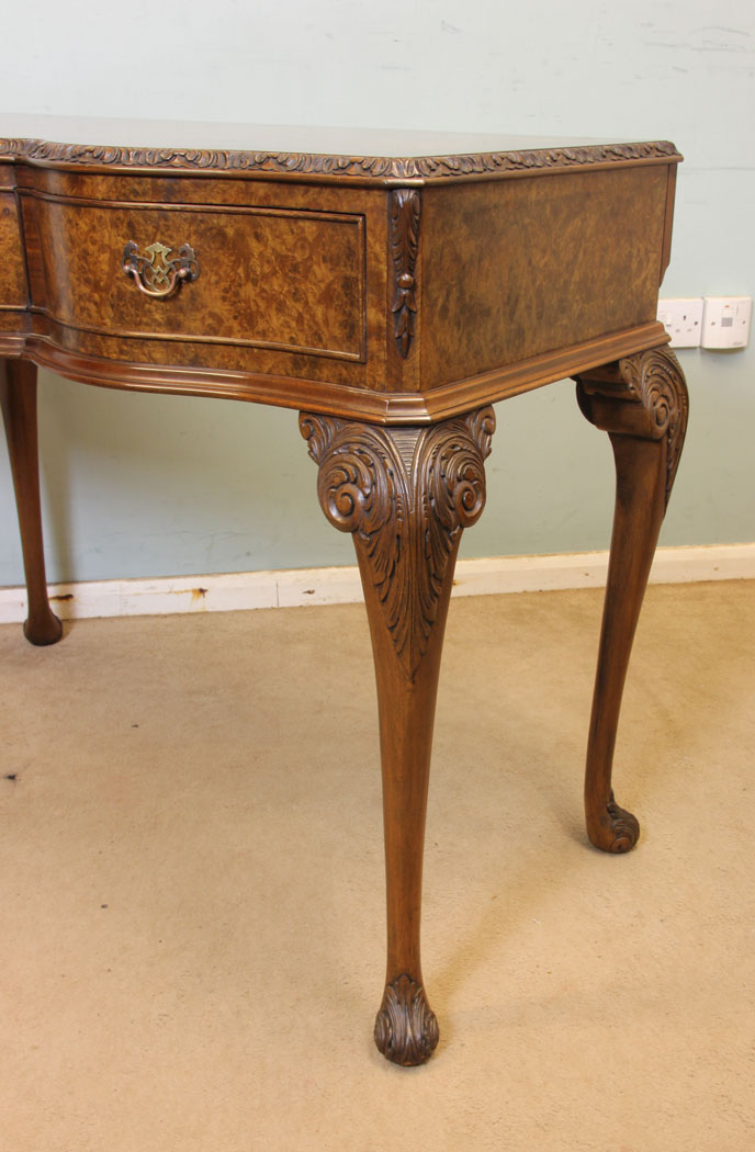 11285r5 Antique Burr Walnut Side Table, Serpentine Front Burr Walnut Side Table