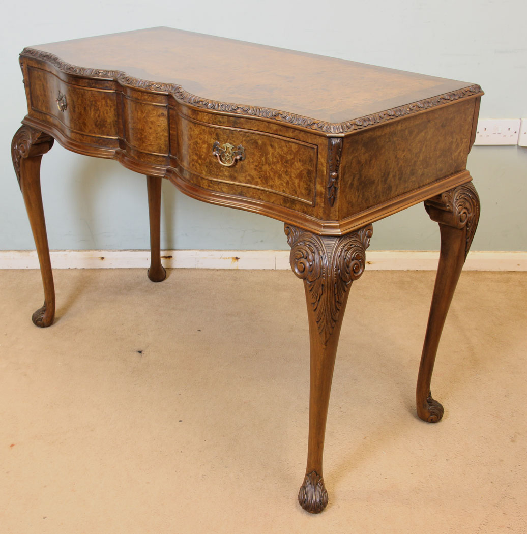 11285r6 Antique Burr Walnut Side Table, Serpentine Front Burr Walnut Side Table