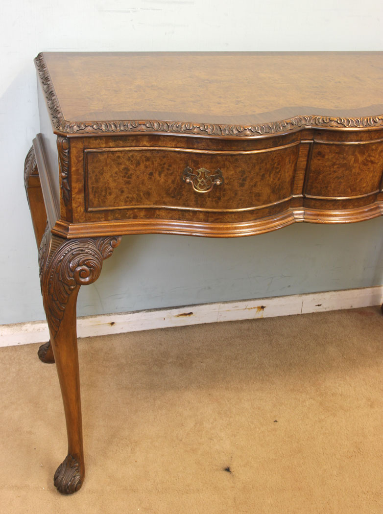 11285r9 Antique Burr Walnut Side Table, Serpentine Front Burr Walnut Side Table