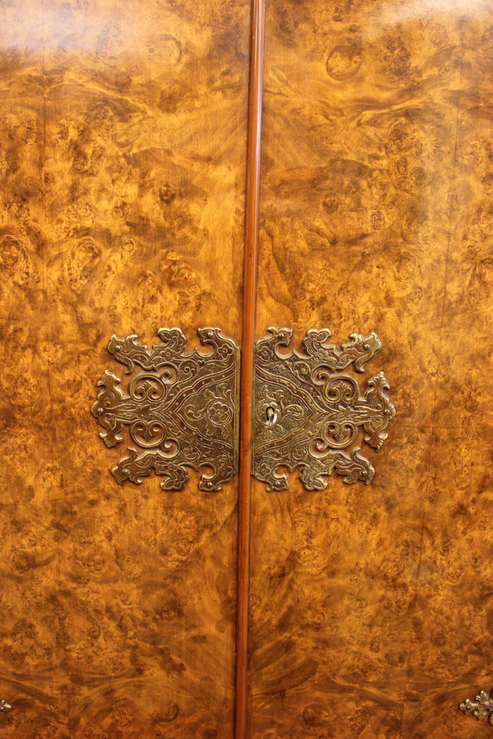 11296r8 Antique Vintage Burr Walnut Cocktail Drinks Cabinet, Antique Burr Walnut Cocktail Drinks Cabinet