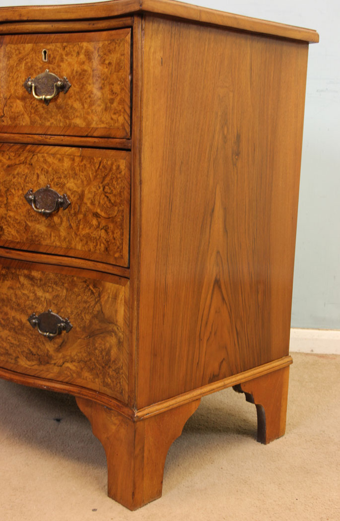 11301r8 Antique Small Burr Walnut Chest of Drawers, Antique Small Burr Walnut Serpentine Shaped Chest of Drawers