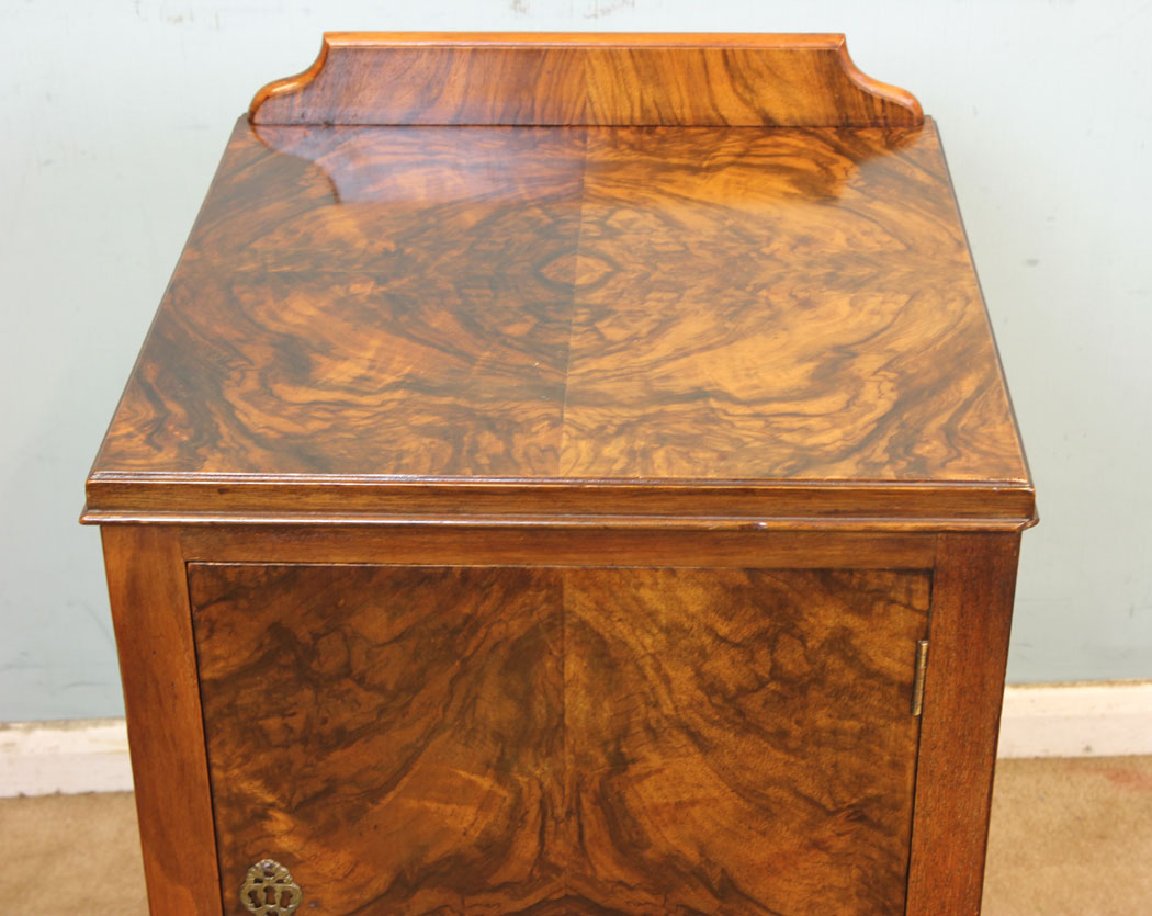 11308r6 Antique Burr Walnut Bedside Cabinet, Antique Figured Walnut Bedside Cabinet