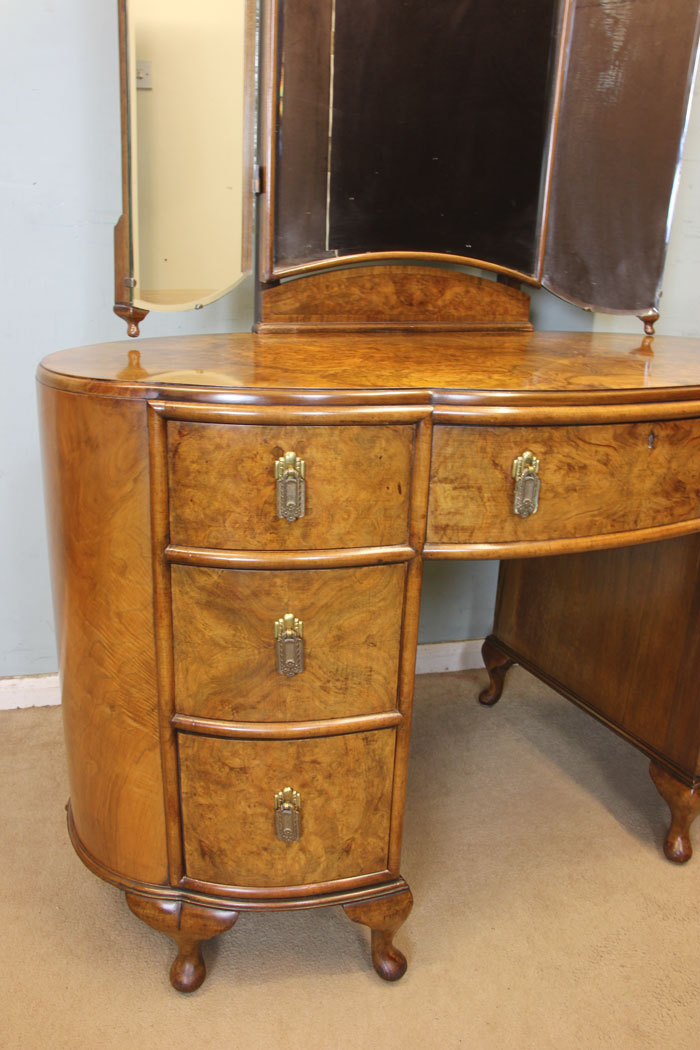 11310r4 Antique Burr Walnut Dressing Table, Burr Walnut Triple Mirror Shaped Dressing Table