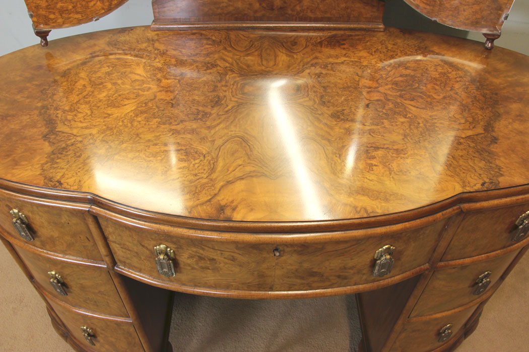 11310r6 Antique Burr Walnut Dressing Table, Burr Walnut Triple Mirror Shaped Dressing Table