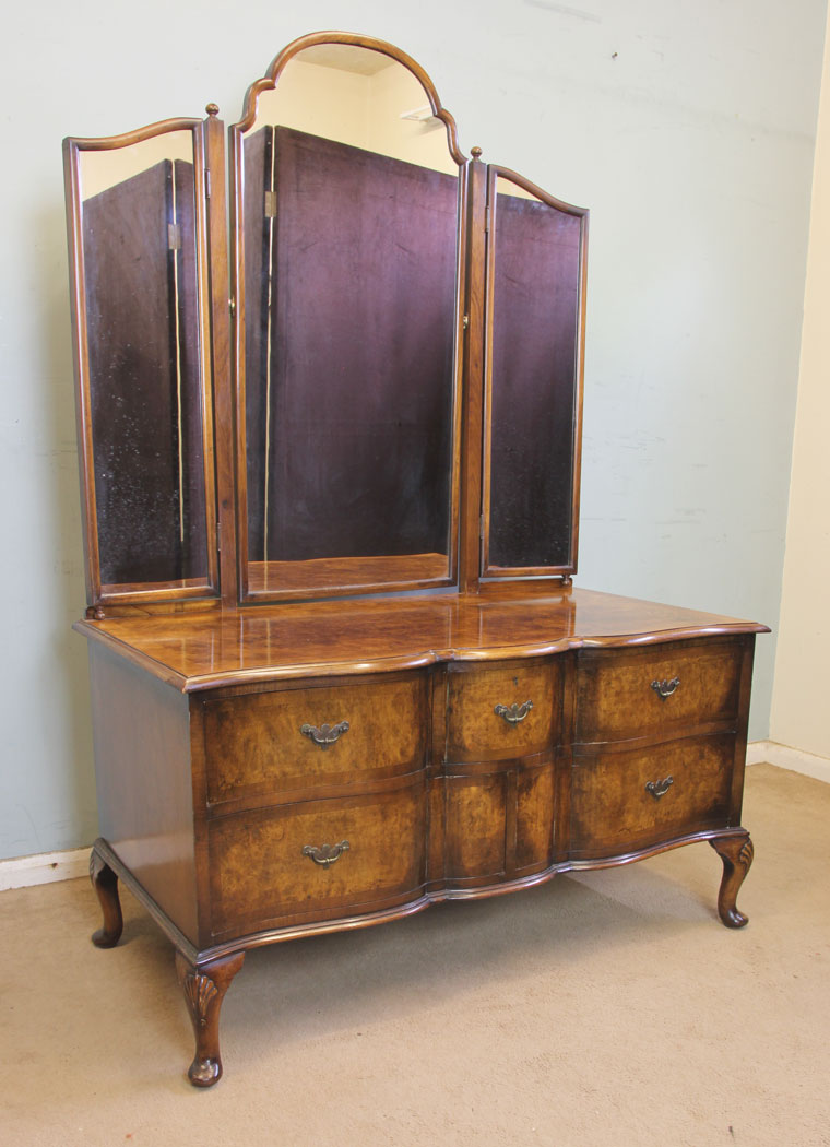 11316r1 Antique Walnut Dressing Table, Antique Burr Walnut Triple Mirror Dressing Table