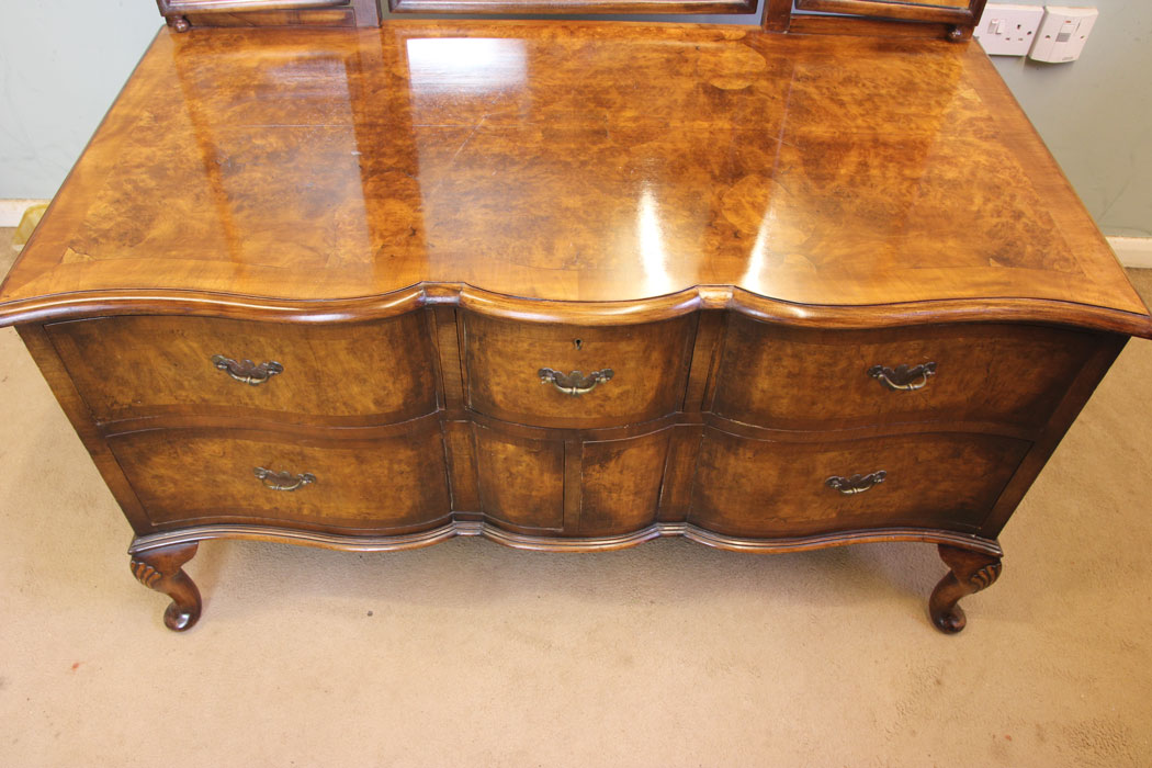 11316r3 Antique Walnut Dressing Table, Antique Burr Walnut Triple Mirror Dressing Table