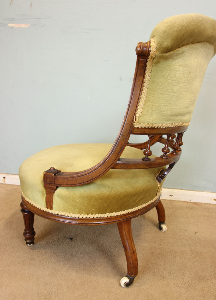 11323r7 Antique Victorian Walnut Chair, Antique Victorian Walnut Nursing Chair.