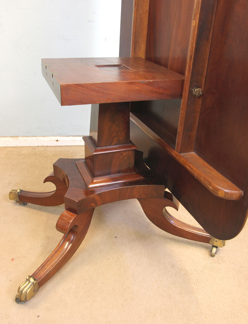 11326r9 Antique 19th Century Mahogany Breakfast Dining Table, Antique Quality 19th Century Mahogany Pedestal Breakfast Dining Table