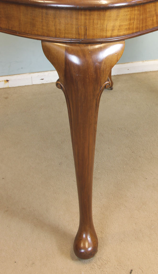 11340r10 Antique Figured Walnut Extending Dining Table, Antique Figured Walnut Queen Anne Style Extending Dining Table.