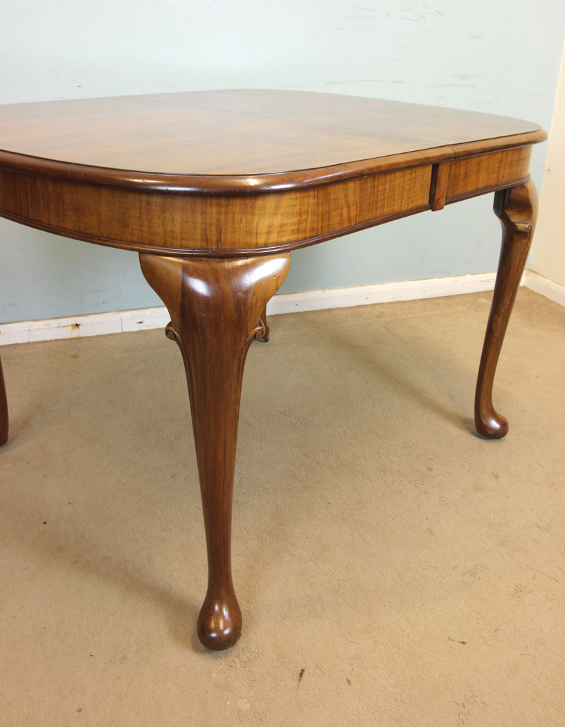 11340r5 Antique Figured Walnut Extending Dining Table, Antique Figured Walnut Queen Anne Style Extending Dining Table.