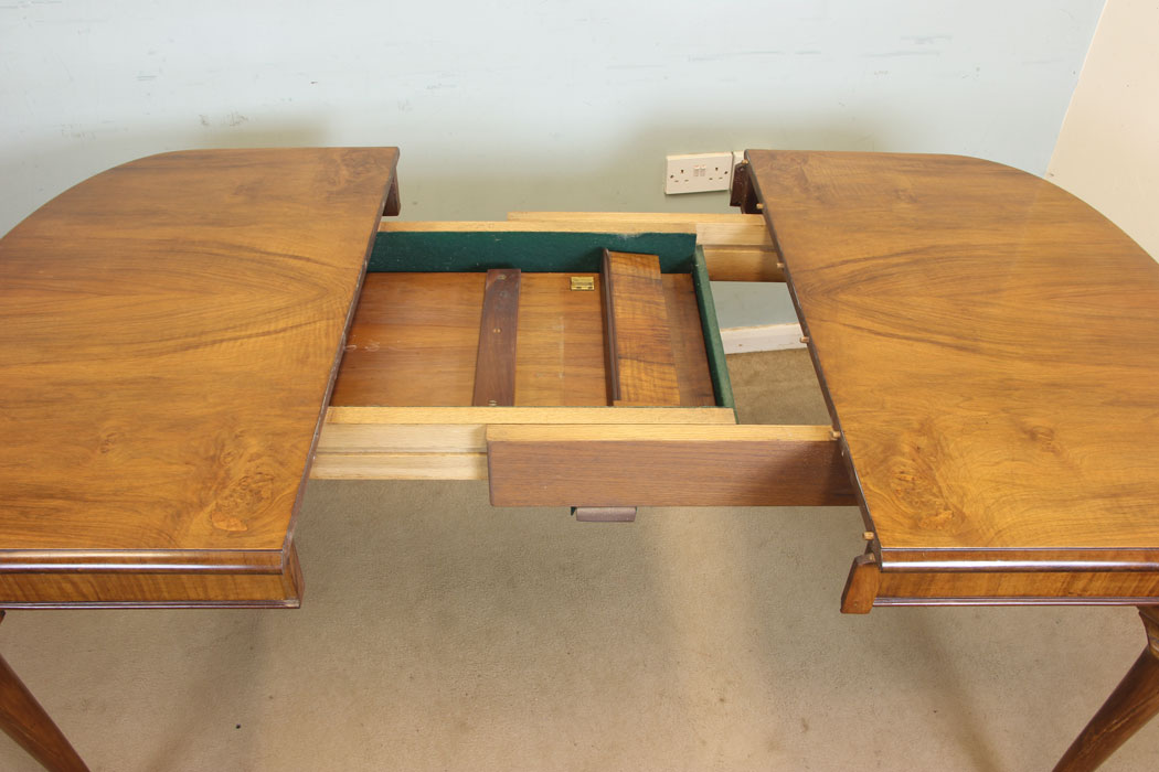 11340r9 Antique Figured Walnut Extending Dining Table, Antique Figured Walnut Queen Anne Style Extending Dining Table.