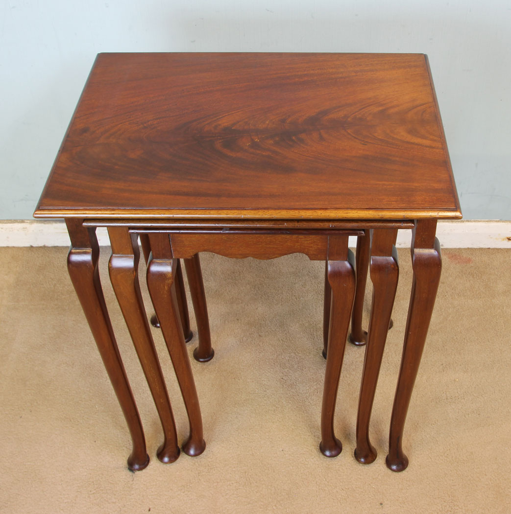 11349r2 Antique Mahogany Nest of Tables, Nest of Three Mahogany Tables