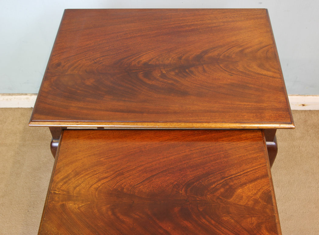 11349r5 Antique Mahogany Nest of Tables, Nest of Three Mahogany Tables