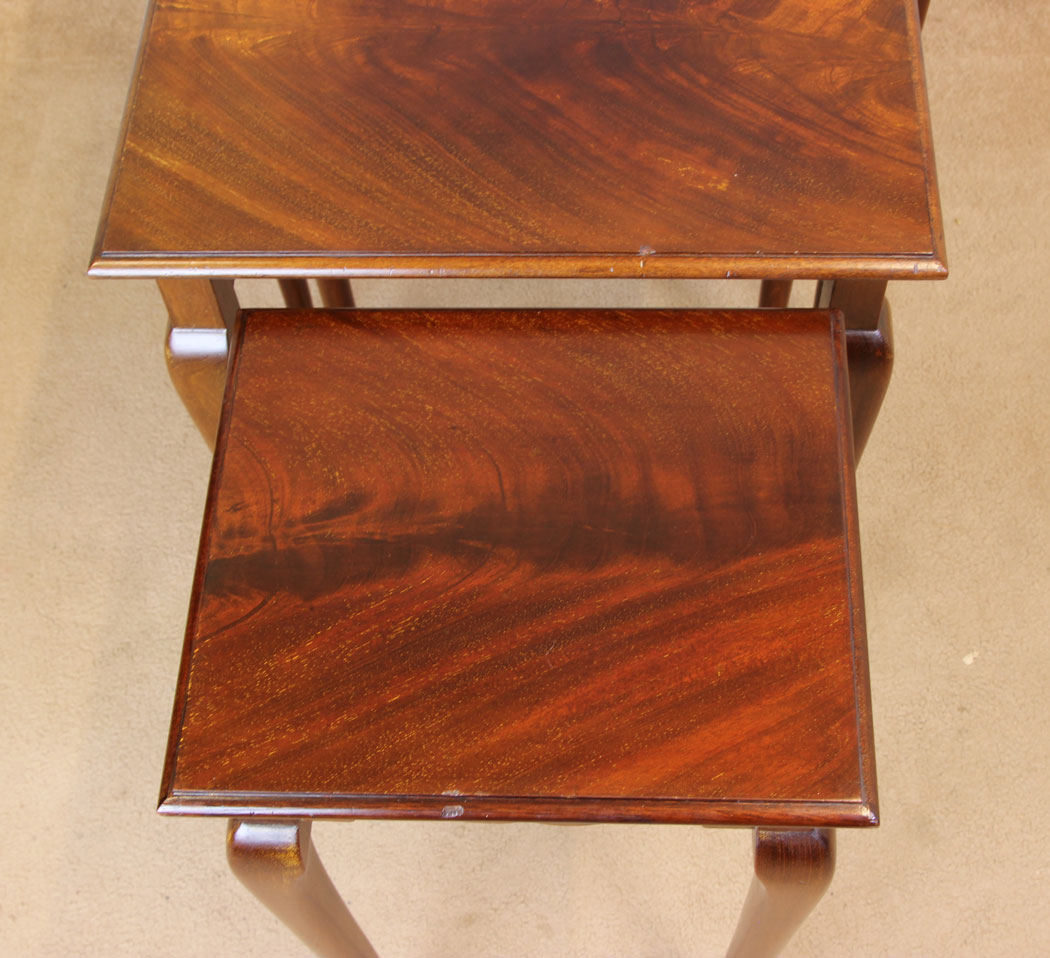 11349r6 Antique Mahogany Nest of Tables, Nest of Three Mahogany Tables