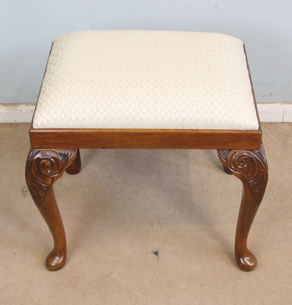11354r4 Antique Walnut Dressing Table Stool, Queen Anne Style Walnut Dressing Table Stool.