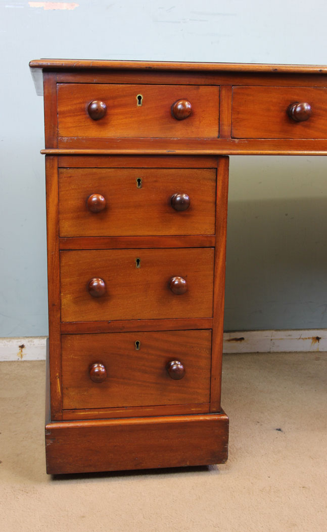 11355r13 Antique Victorian Mahogany Writing Desk, Antique Victorian Mahogany Pedestal Leather Top Kneehole Writing Desk