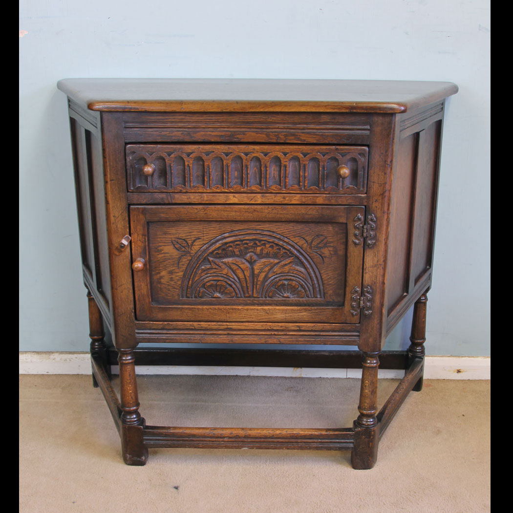11357r01 Antique Oak Hall Table Sideboard, Antique Shaped Oak Cupboard / Sideboard