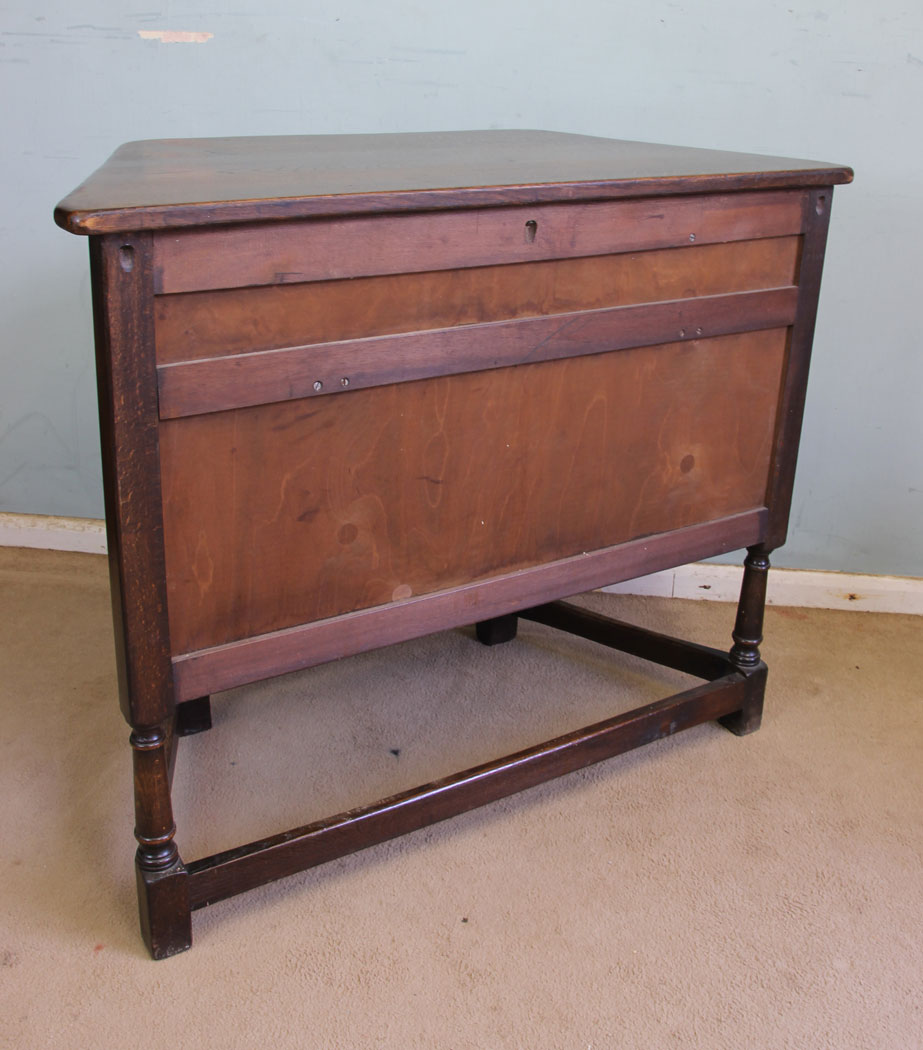 11357r10 Antique Oak Hall Table Sideboard, Antique Shaped Oak Cupboard / Sideboard