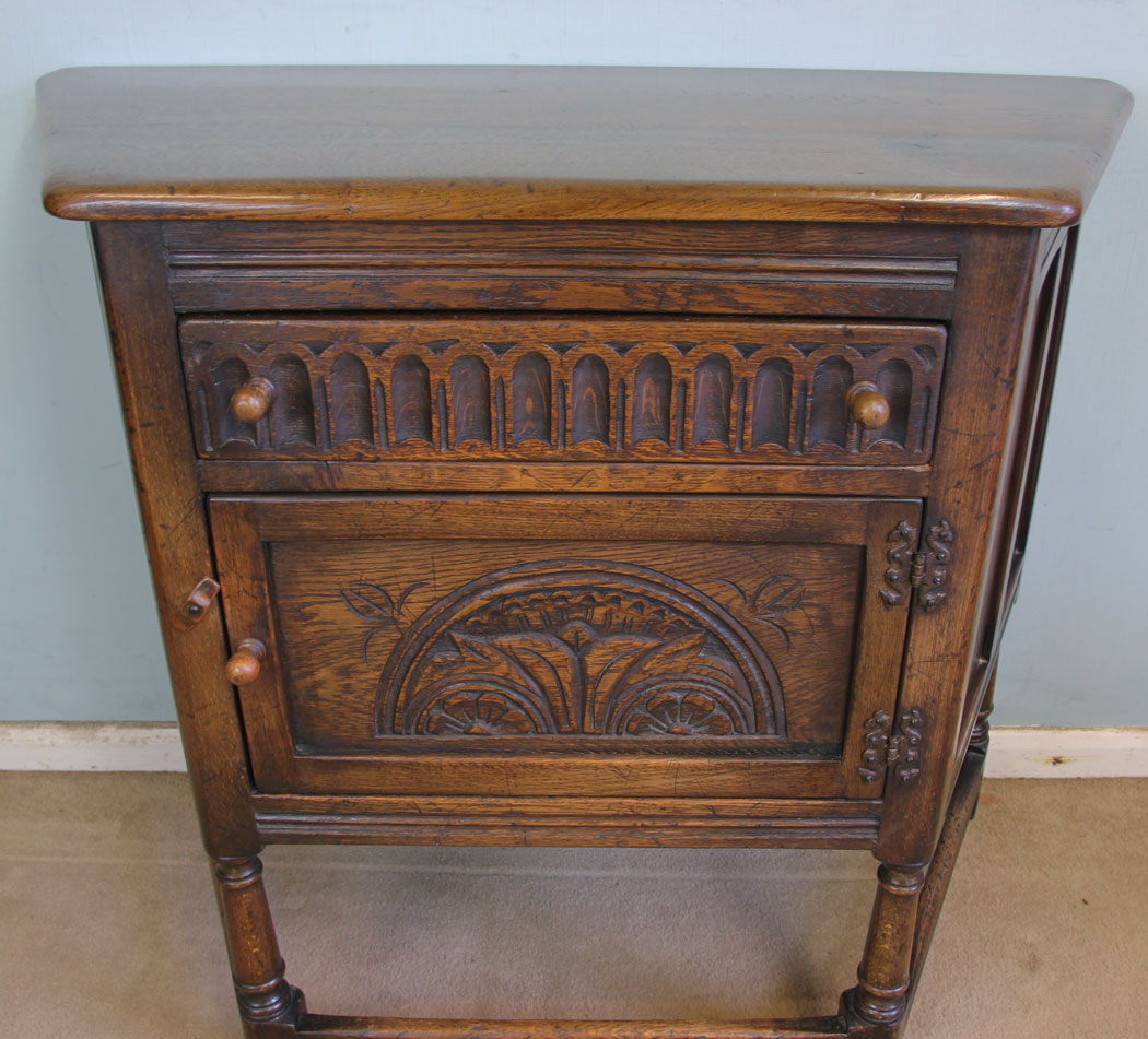 11357r4 Antique Oak Hall Table, Antique Shaped Oak Cupboard / Sideboard