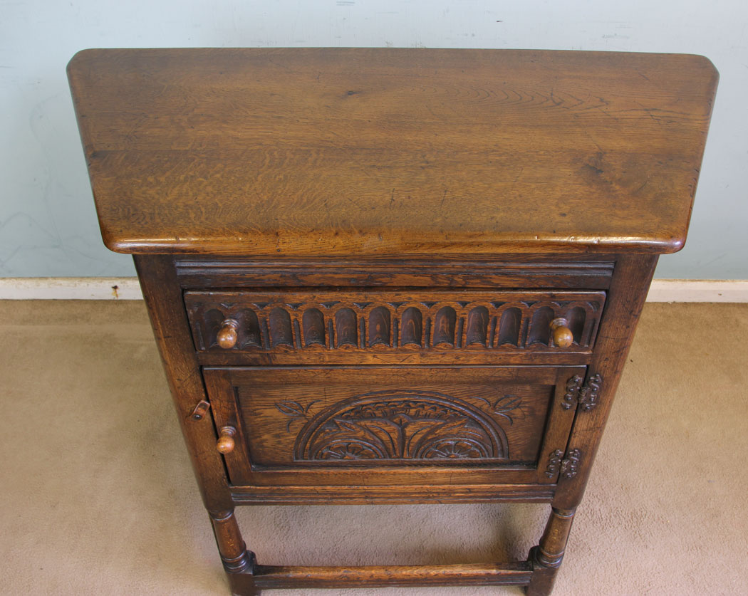 11357r5 Antique Oak Hall Sideboard, Antique Shaped Oak Cupboard / Sideboard