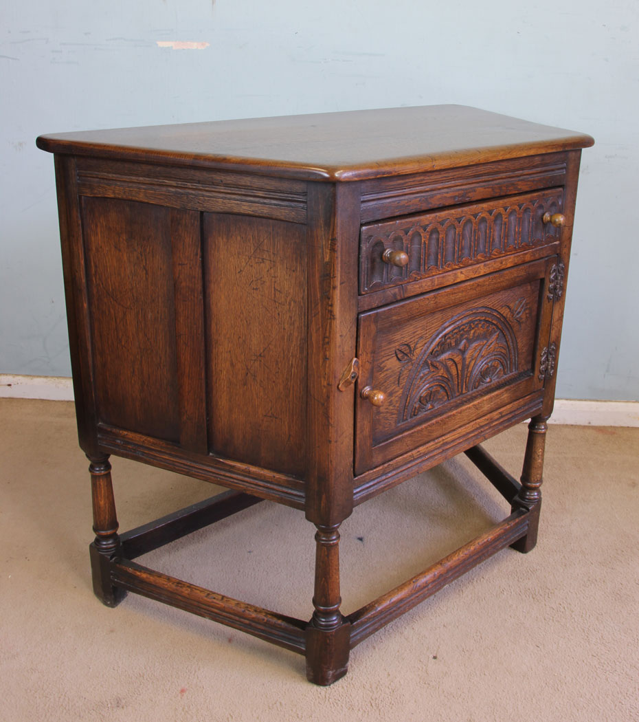 11357r6 Antique Oak Hall Side Table Sideboard, Antique Shaped Oak Cupboard / Sideboard