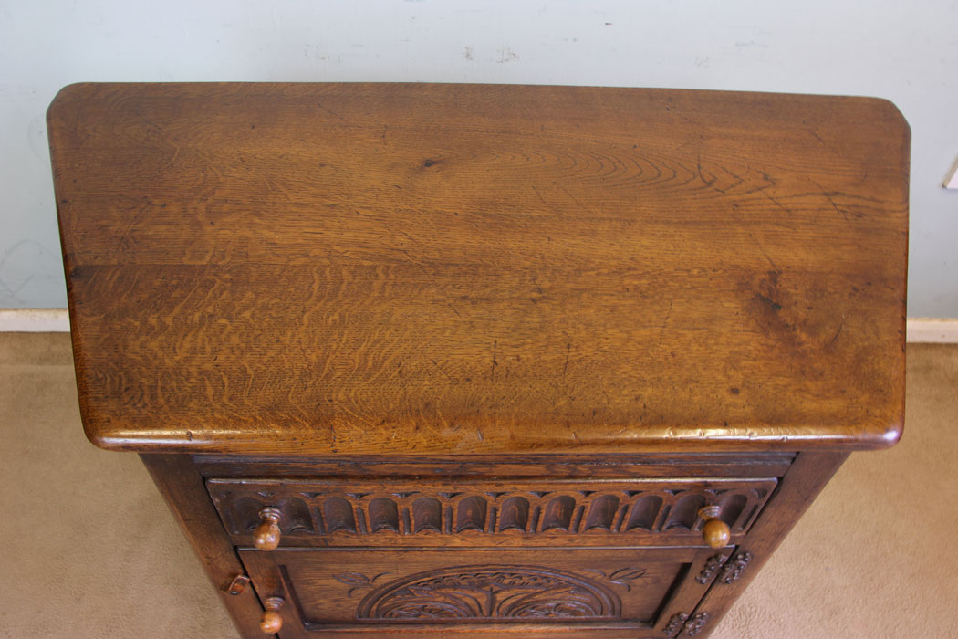 11357r7 Antique Oak Hall Table Sideboard, Dresser, Antique Shaped Oak Cupboard / Sideboard