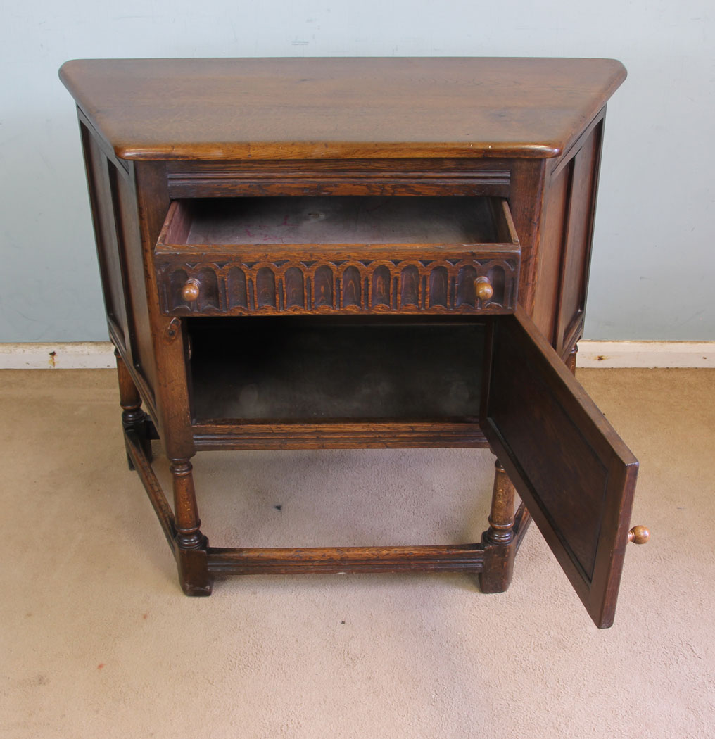 11357r8 Antique Vintage Oak Hall Table Sideboard, Antique Shaped Oak Cupboard / Sideboard