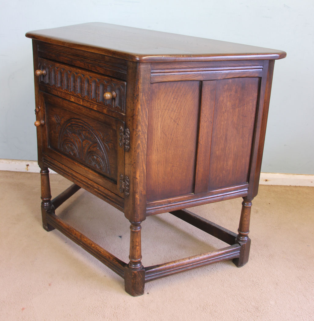 11357r9 Antique Oak Hall Table Dresser, Antique Shaped Oak Cupboard / Sideboard
