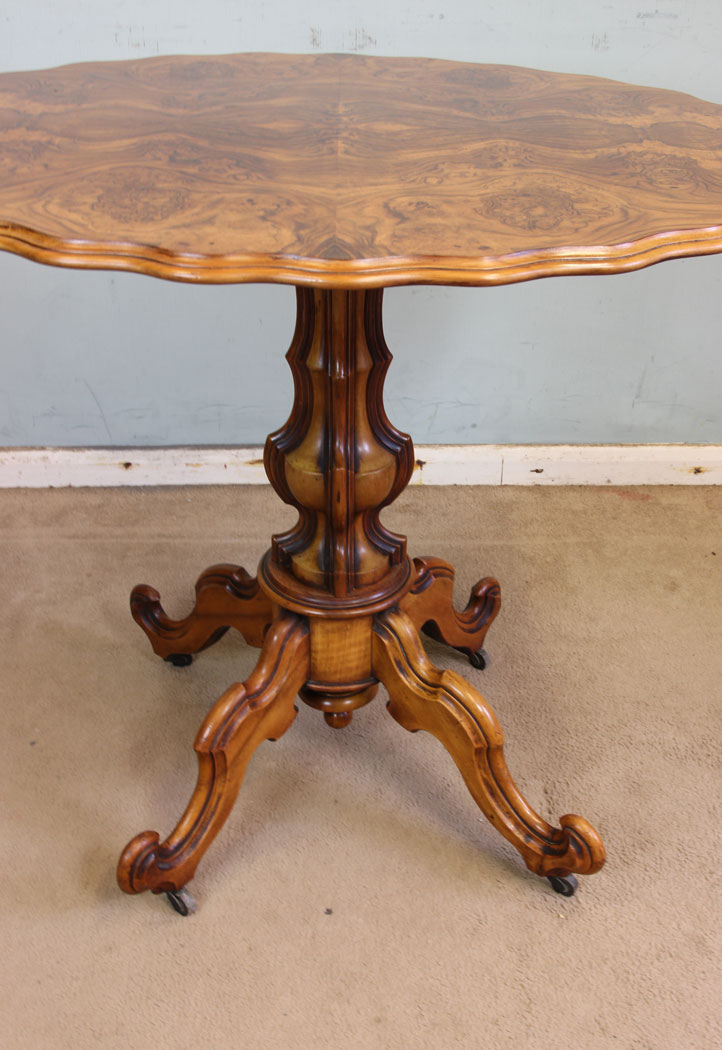 11358r6 Antique Oval Walnut Occasional Table, Antique Burr Walnut Shaped Occasional Table