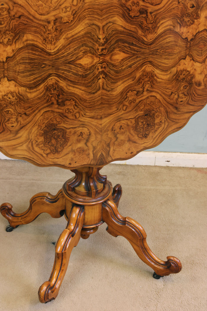 11358r7 Antique Oval Burr Walnut Occasional Side Table, Antique Burr Walnut Shaped Occasional Table
