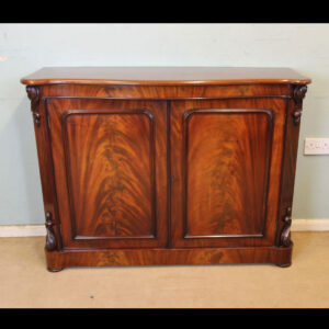 Antique Victorian Mahogany Chiffonier Sideboard. This wonderful Victorian mahogany serpentine front chiffonier sideboard / side cabinet has a lovely shaped top.