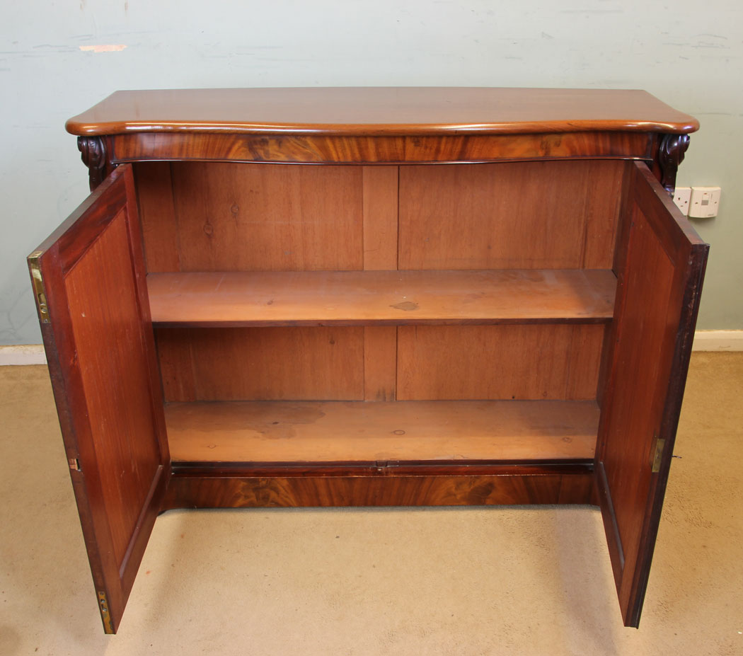 11378r10 Antique Victorian Mahogany Chiffonier Sideboard, Antique Victorian Mahogany Chiffonier Sideboard. This wonderful Victorian mahogany serpentine front chiffonier sideboard / side cabinet has a lovely shaped top.