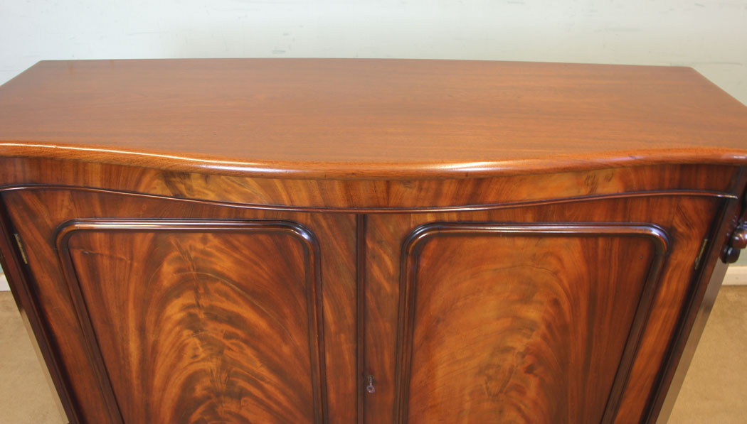 11378r11 Antique Victorian Mahogany Chiffonier Sideboard, Antique Victorian Mahogany Chiffonier Sideboard. This wonderful Victorian mahogany serpentine front chiffonier sideboard / side cabinet has a lovely shaped top.