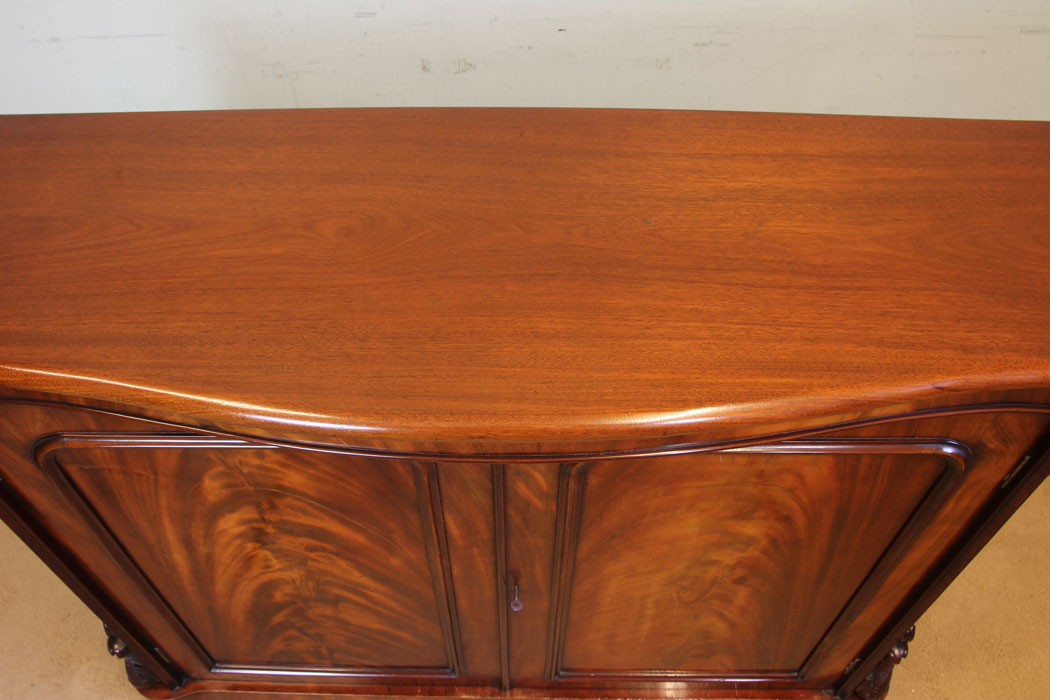 11378r12 Antique Victorian Mahogany Chiffonier Sideboard, Antique Victorian Mahogany Chiffonier Sideboard. This wonderful Victorian mahogany serpentine front chiffonier sideboard / side cabinet has a lovely shaped top.