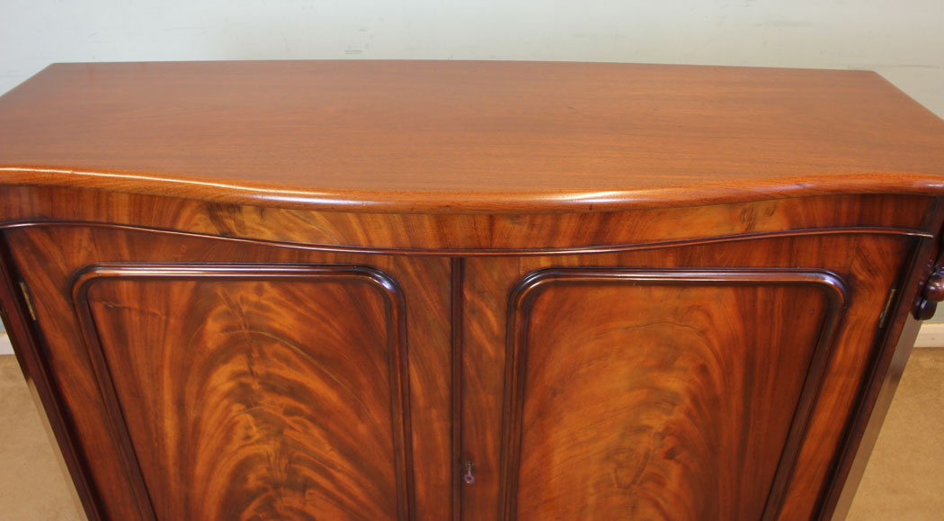 11378r13 Antique Victorian Mahogany Chiffonier Sideboard, Antique Victorian Mahogany Chiffonier Sideboard. This wonderful Victorian mahogany serpentine front chiffonier sideboard / side cabinet has a lovely shaped top.