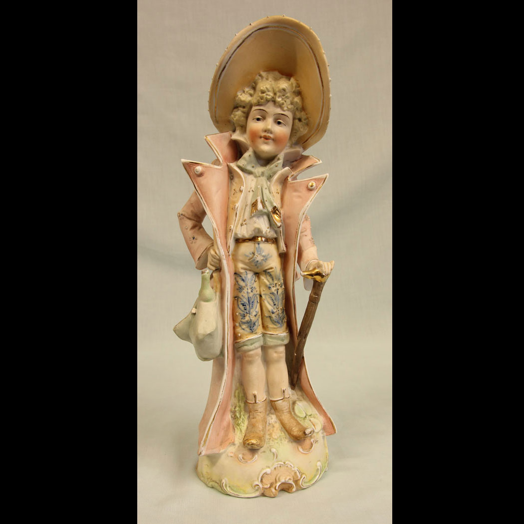 11384r01 Antique Bisque Figurine of Gentleman
