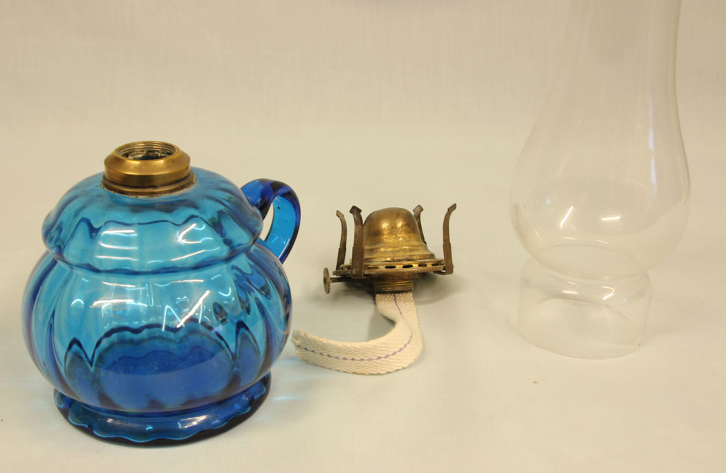 11395r6 Antique Blue Glass Finger Hand Oil Lamp,