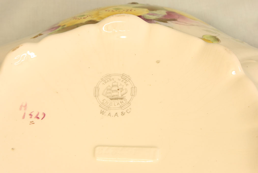 11402r9r Pretty Antique Pottery Shaped Bowl.