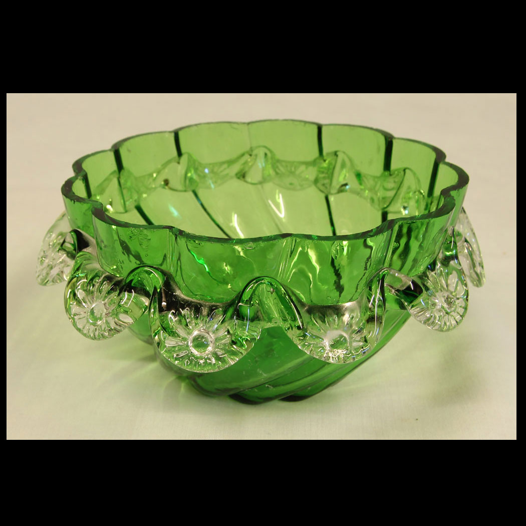 11414r01 Antique Victorian Green Glass Frilled Bowl