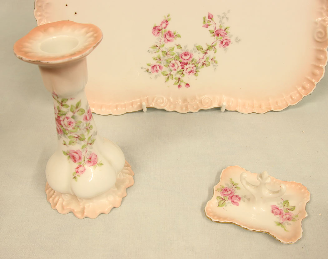 11423r4 Decorated China Dressing Table Set., Decorated China Dressing Table Set