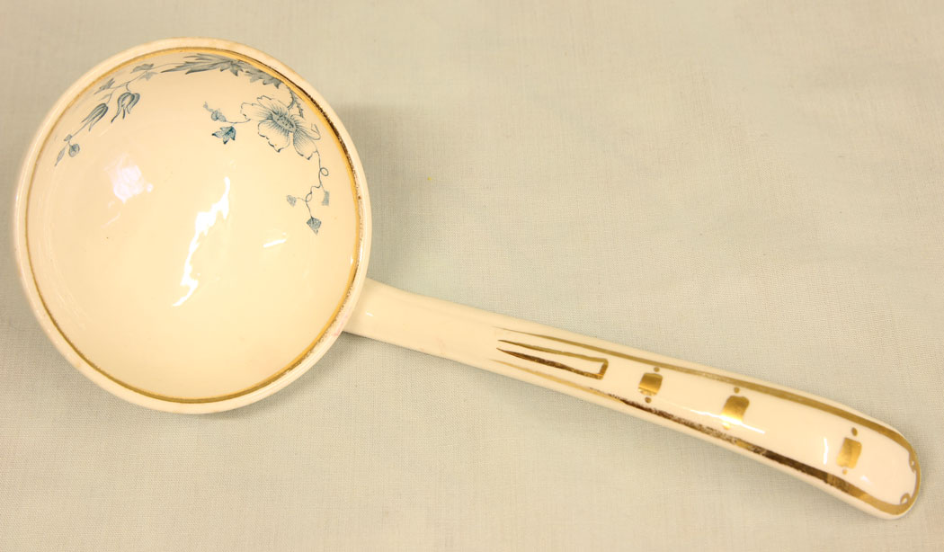11427r4 Antique Sauce Tureen on Stand with Ladle. Antique Sauce Tureen on Stand with Ladle