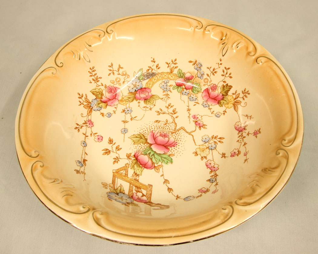 11432r1 Antique Crown Devon Serving Bowl, Antique Crown Devon Serving Bowl